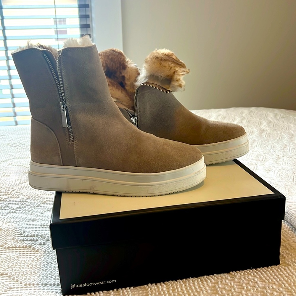 J Slides Tristan Boot